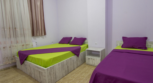 Hostel Terrace, Забронировать Хостел Отели Тбилиси с парковкой, рядом с Тбилисский театр оперы и балета, Парковка