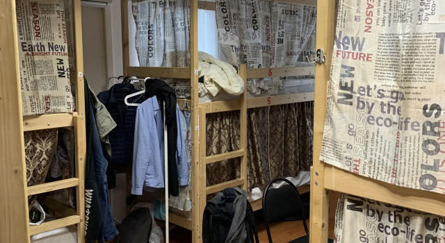 Кровать в общем номере (мужской номер) с красивым видом из окна Хостел "Красная Москва"