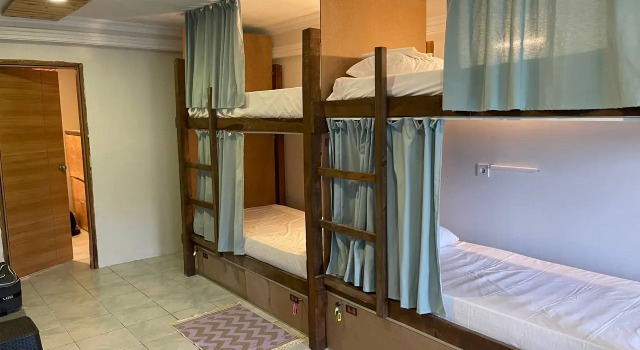 Кровать в общем номере (женский номер) с красивым видом из окна Хостел Camp & Hostel Antalya