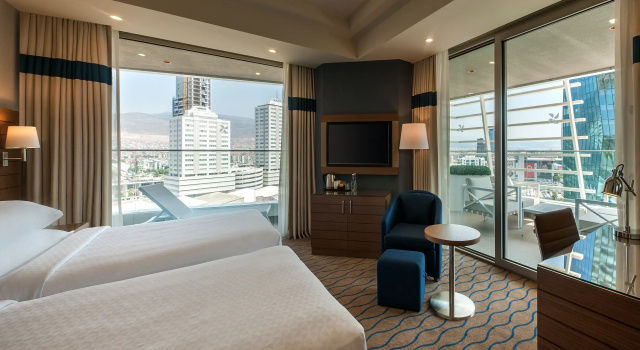 Двухместный номер Corner Larger с балконом и с видом на город Four Points by Sheraton Izmir