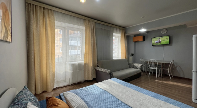 Studiya Na Sakhyyanovoy 23-88 Ulan-Ude Khimchistka Kakdoma Flat, Rezerwuj Apartament Hotele w Buryatia z parkingiem, Parking