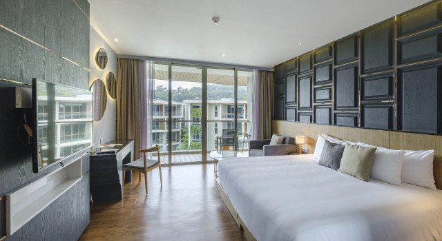 Двухместный номер Deluxe с балконом и с видом на бассейн Wyndham Grand Nai Harn Beach Phuket