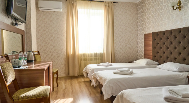 Standard Triple room Pano Castro