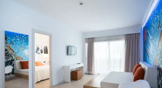 Полулюкс с балконом Отель THB Ocean Beach
