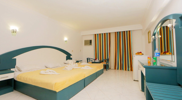 Двухместный номер Standard с балконом и с красивым видом из окна Отель Golden Beach Resort - Ras Sudr
