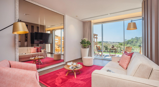 Двухместный люкс с балконом и с красивым видом из окна Отель Vale dAzenha Hotel and Residences