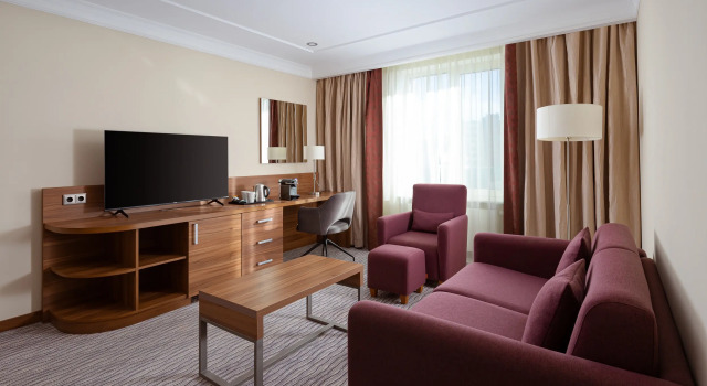 Двухместный люкс с 2 комнатами Отель Radisson Ульяновск