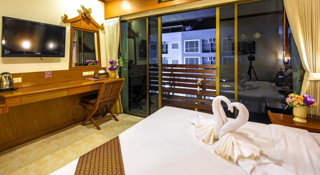 Номер Deluxe Отель Azhotel Patong