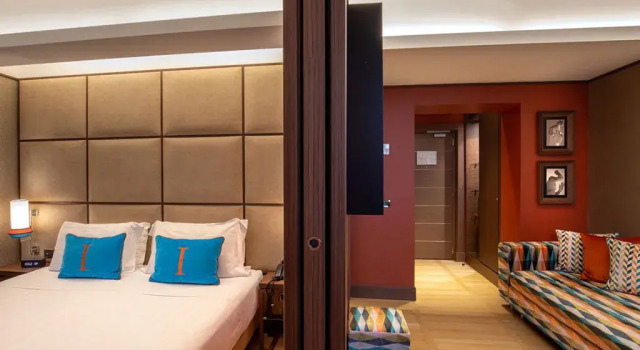 Полулюкс The Independent Hotel