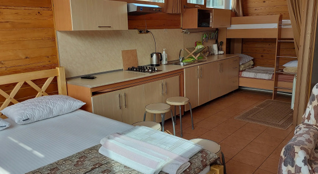Dom u reki Katun', Prenota Affittacamere Hotel a Repubblica dell'Altaj con parcheggio, Parcheggio