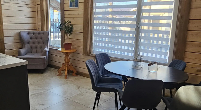 Za Rechkoi Private House, Đặt Nhà nghỉ dưỡng Nhà tranh ở Buryatia, Nhà tranh