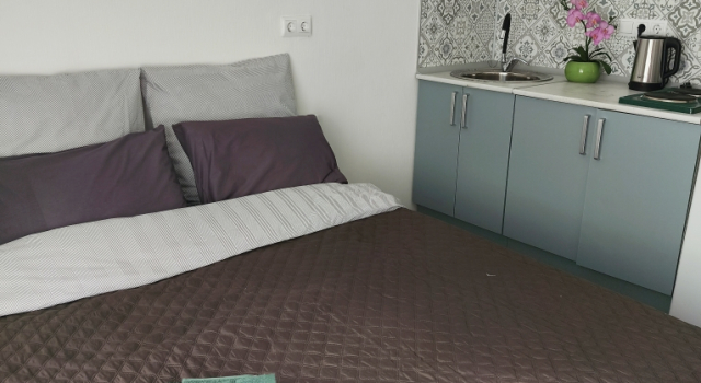 Uyutnaya Studiya s Balkonom Flat, Buchen Sie Ferienwohnung Hotels in Oblast Moskau mit Parkplatz, Parkplätze