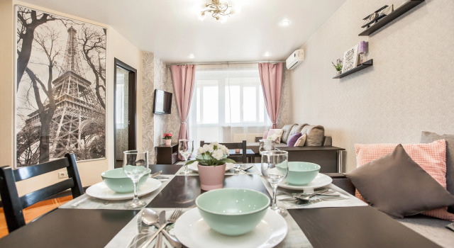 "Starhouse" U Mtl-Areny Flat, Prenota Appartamento Appartamenti a Samara, Appartamento