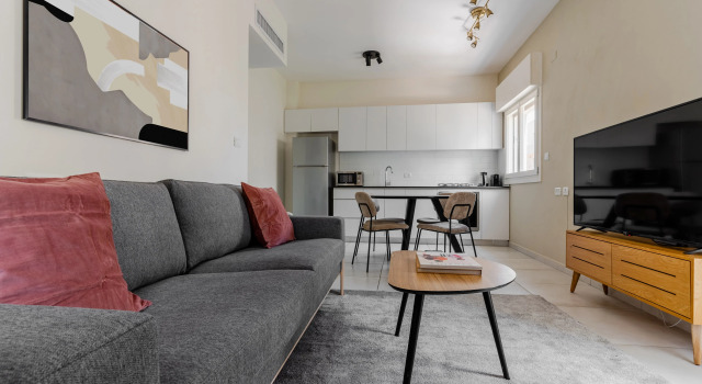 Апартаменты Blueground at Nahalat Bynamin Garden view Balcony ID6, Забронировать Апартаменты/квартира Тель-Авив Тель-Авивский округ, рядом с Independence Hall Museum