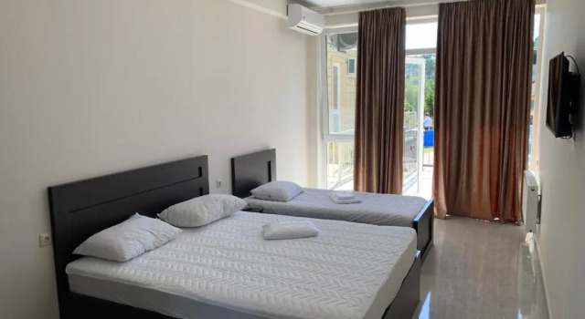 Трёхместный номер Standard с балконом и с красивым видом из окна Мини-Отель Kard House