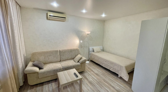 Apartamenty Vzlyotnaya 10, Reserva ahora Apartamento Hoteles en Krasnoyarsk con aparcamiento, Aparcamiento