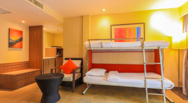 Четырёхместный люкс Family с балконом Holiday Inn Resort Phuket Surin Beach by IHG