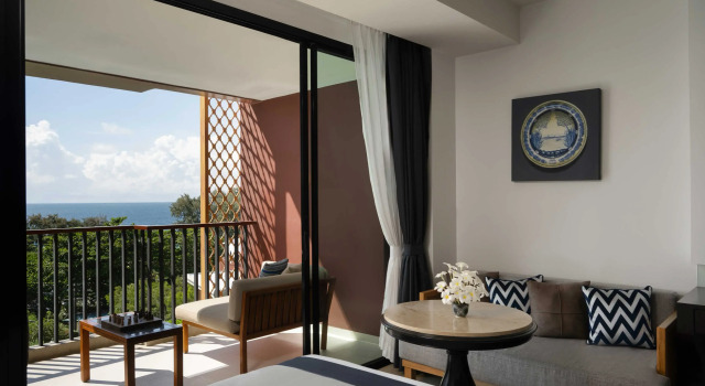 Двухместный номер Premier с балконом и с видом на море Avista Grande Phuket Karon - MGallery