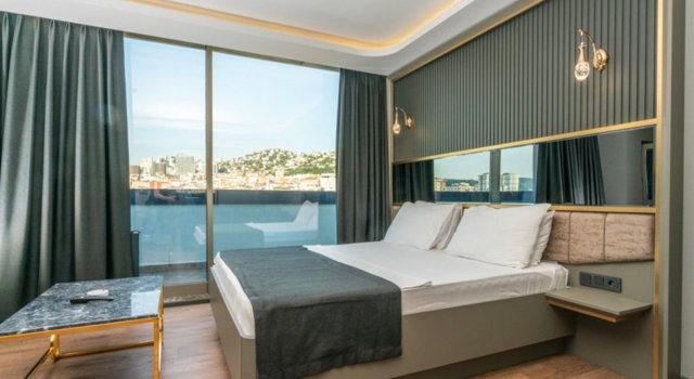 Deluxe Dvoulůžkový s manželskou postelí pokoj s balkonem a a výhledem Boutique hotel 216 ruby suite