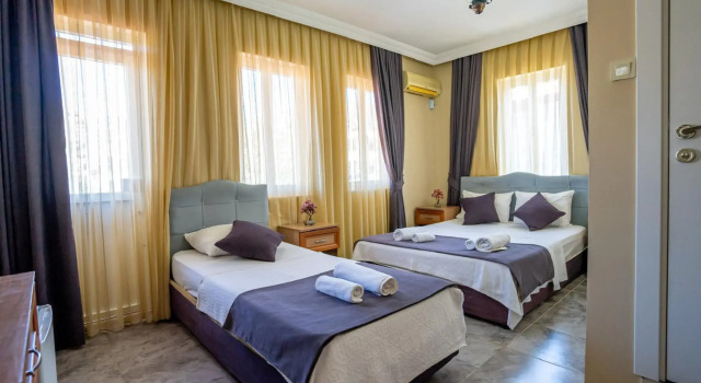 Трёхместный номер Standard с красивым видом из окна Rayana Hotel