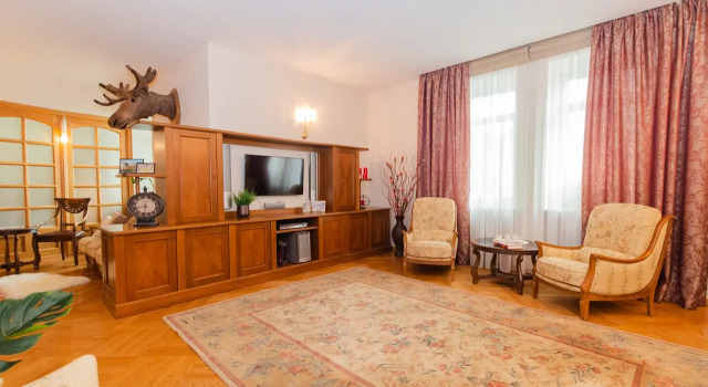 Prostornaya Sovremennaya Vozle Kremlya Flat, Reserva ahora Apartamento Hoteles en Moscú con aparcamiento, cerca de Russian State Library, Aparcamiento