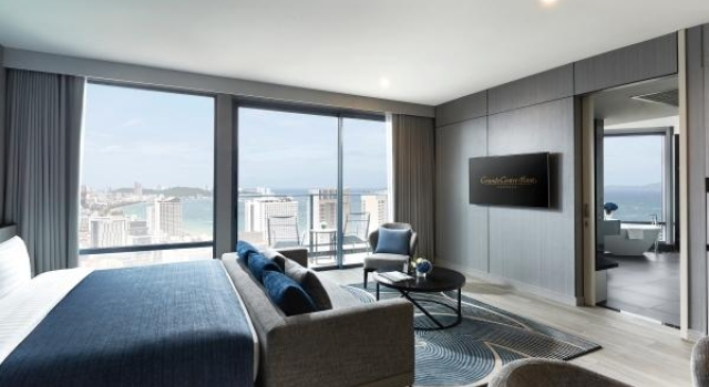 Двухместный люкс Panoramic с балконом и с видом на море Grande Centre Point Pattaya