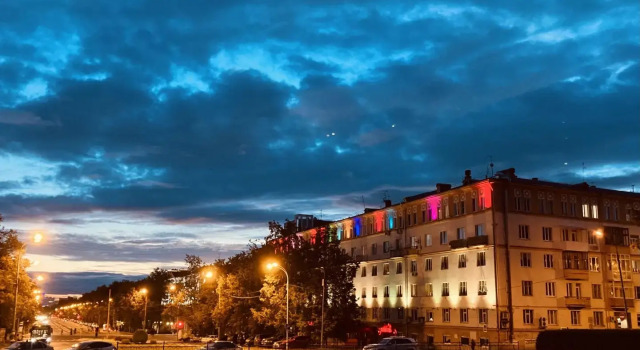 Квартира Сердце втузгородка на Ленина 103 в центре Екатеринбурга из 3 комнат, Забронировать Апартаменты/квартира Отели Городского округа Екатеринбурга - Северный управленческий округ с парковкой, Парковка