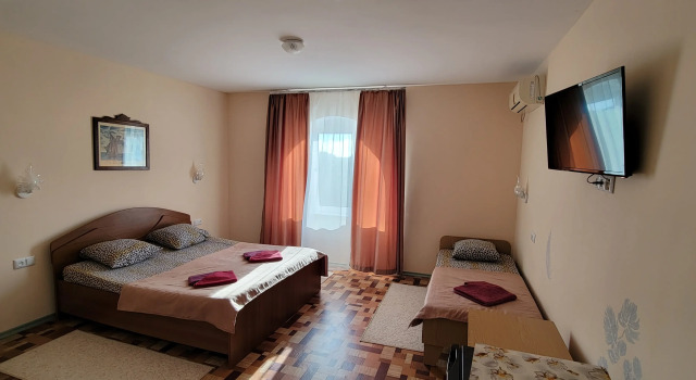 Трёхместный номер Comfort Меблированные комнаты Пламя