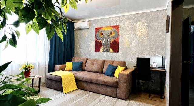 Uyutnaya Stalinka Flat, Buchen Sie Ferienwohnung Novotroitsk Oblast Orenburg