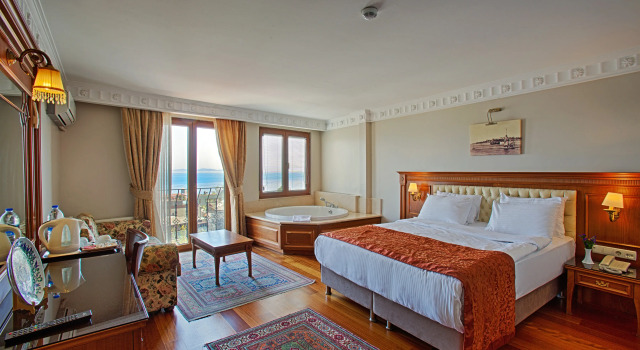 Jacuzzi Double room with sea view Hotel Sumengen-Special Category