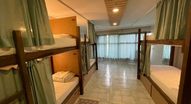 Кровать в общем номере (женский номер) с красивым видом из окна Хостел Camp & Hostel Antalya