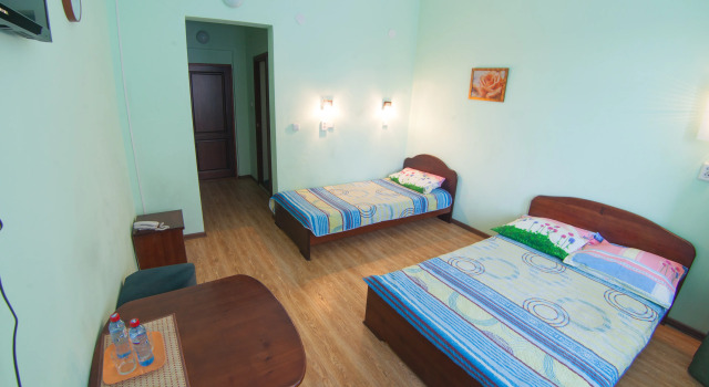 Camera tripla Standard Red Hotel