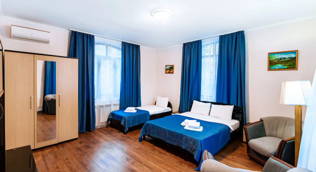Трёхместный номер Comfort с 2 комнатами с красивым видом из окна О, Тепло