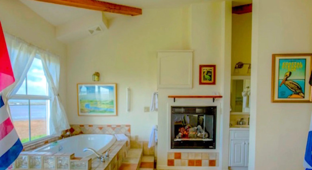 Номер Superior с видом на реку Captains Inn at Moss Landing
