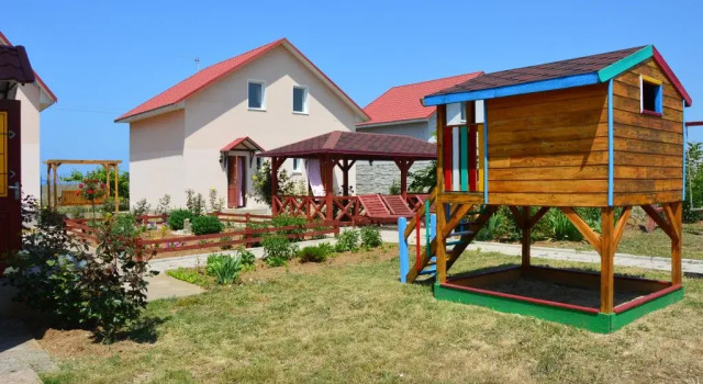 Zolotyie Peski Guest house, Book Tourist Base Andreevka Sevastopol Region