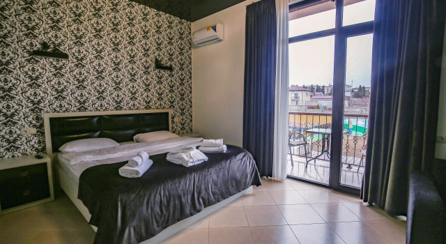 Номер Deluxe с балконом и с видом на горы Tbilisi Sea Hotel