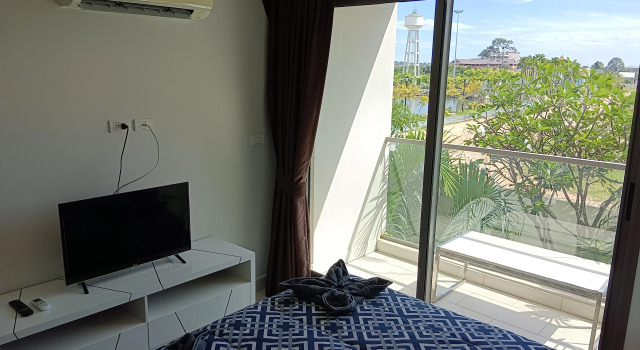 Студия с балконом и с красивым видом из окна Laguna Beach Resort 3 Maldives Luxe