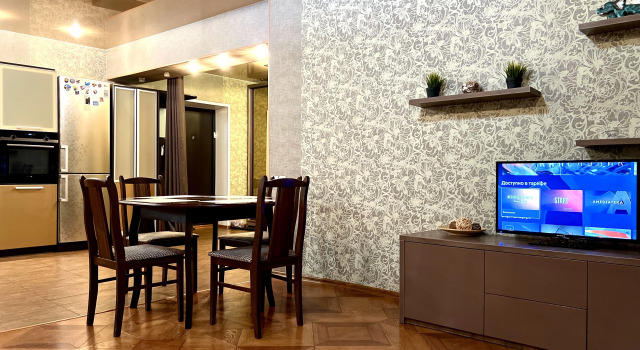 Квартира 3-комнатная Видовая Yarapartments на Набережной, Забронировать Апартаменты/квартира Отели Ярославля с парковкой, рядом с Ярославский Художественный Музей, Парковка