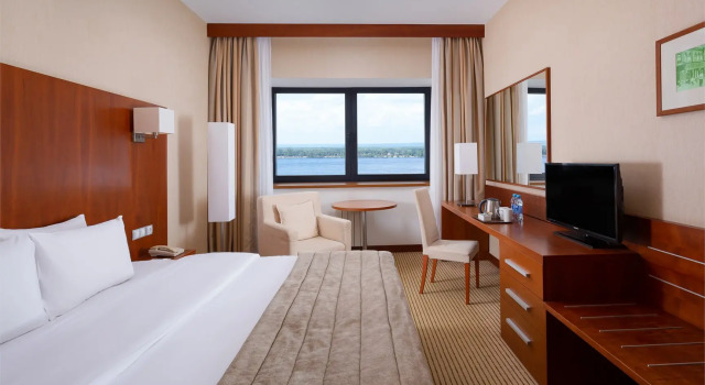 Двухместный номер Стандарт с видом на Волгу HolidayHall Samara Hotel