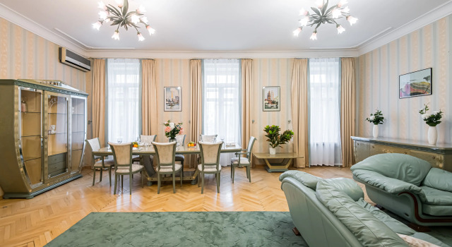 GM Apartments Prostrornaya Trekhkomnatnaya na Arbate Flat, Buchen Sie Ferienwohnung Arbat , in der Nähe von Estrada Theatre