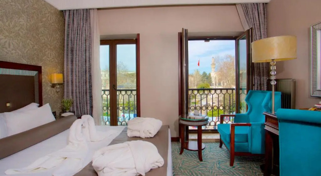 Двухместный номер Deluxe Emporium Hotel