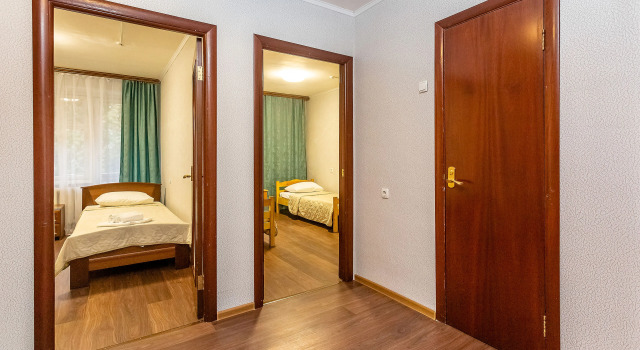 Четырёхместный номер Comfort с балконом Загородный комплекс Лесные Поляны