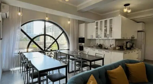 Compass Hostel Sydykova, Rezerwuj Hostel Privokzalʼnoye Kirgistan