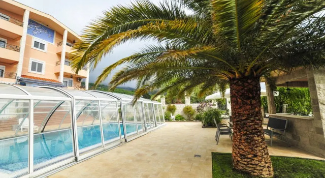 Villa Dolphin Apartments, Book Apartment Hotels in Budva County with Parking, Parking
