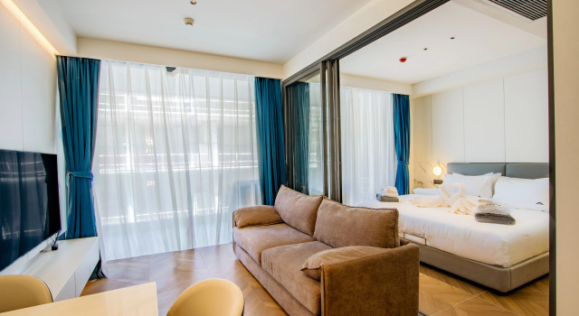 Полулюкс с балконом Апарт-отель Kora Beachfront Suite by TropicLook