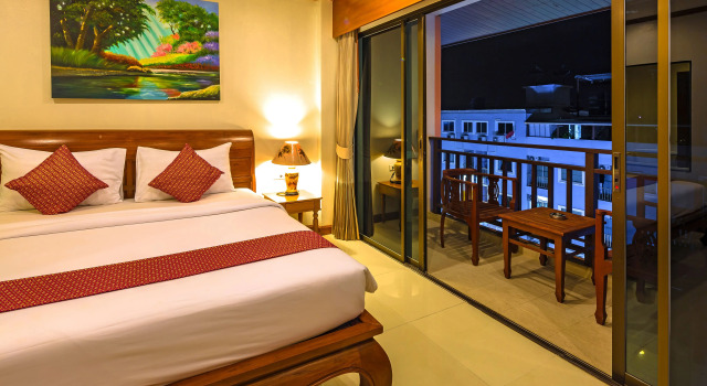 Номер Executive Отель Azhotel Patong