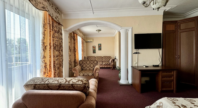 Люкс с балконом и с красивым видом из окна Hotel Zhambyl
