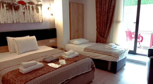 Четырёхместный номер Comfort с балконом и с красивым видом из окна Отель Loren Hotel & Suites