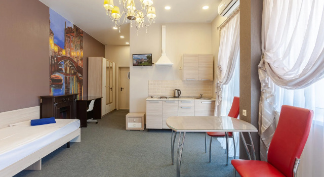 Четырёхместный семейный номер 301 with kitchen Гостевой дом House on Potapova
