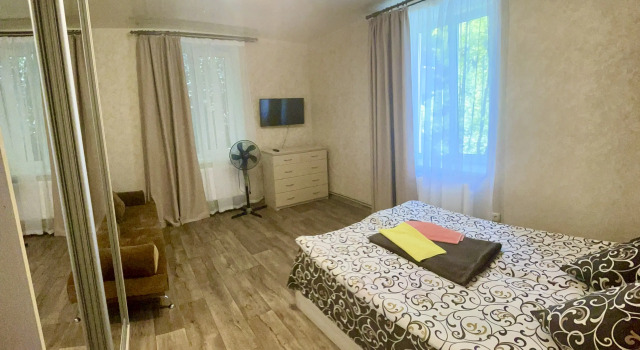 Trekhkomnatnye Apartamenty V Professorskom Ugolke Apartments 1, Rezervovat Apartmán Alushta 